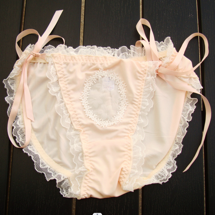Summer New Fairy O-shaped Hollow Ice Silk Milk Silk Side Lace + Ruffled Sister Underwear