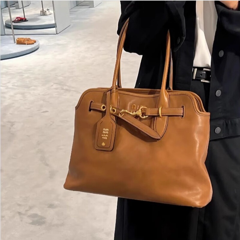 Miu2025 Autumn and Winter New Retro Fashion First-Layer Cowhide Leather Handbag Versatile Shoulder Crossbody Shell Bag