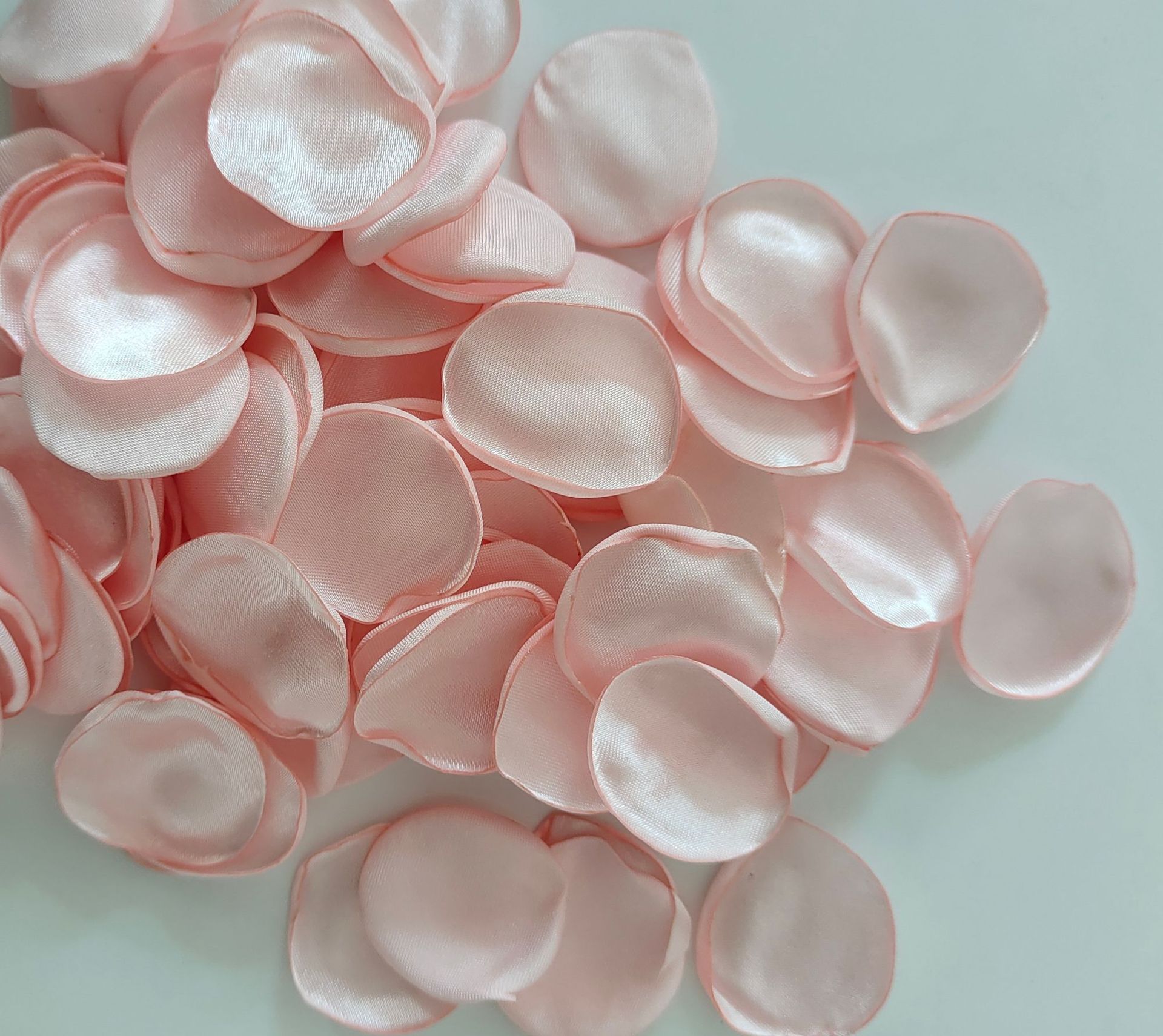 Organza de seda artificial pétalos de rosa boda luminosa crema dispersos pétalos decoración del partido DIY regalo