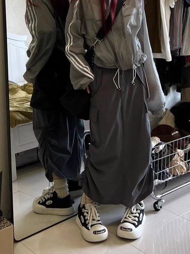 American street-style high-waisted workwear drawstring A-line back-split long skirt with large pockets for women, suitable for spring and summer.