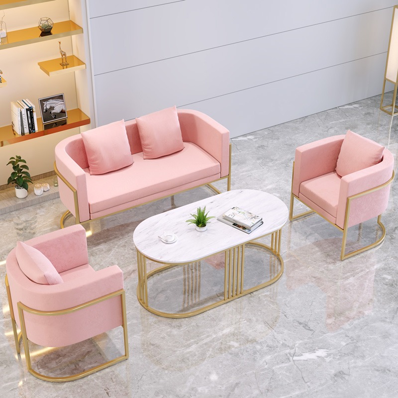Sofá de hierro forjado nórdico lujoso asiento de tarjeta roja red salón de belleza silla de recepción casual moderna simple combinación de sofá mesa de té