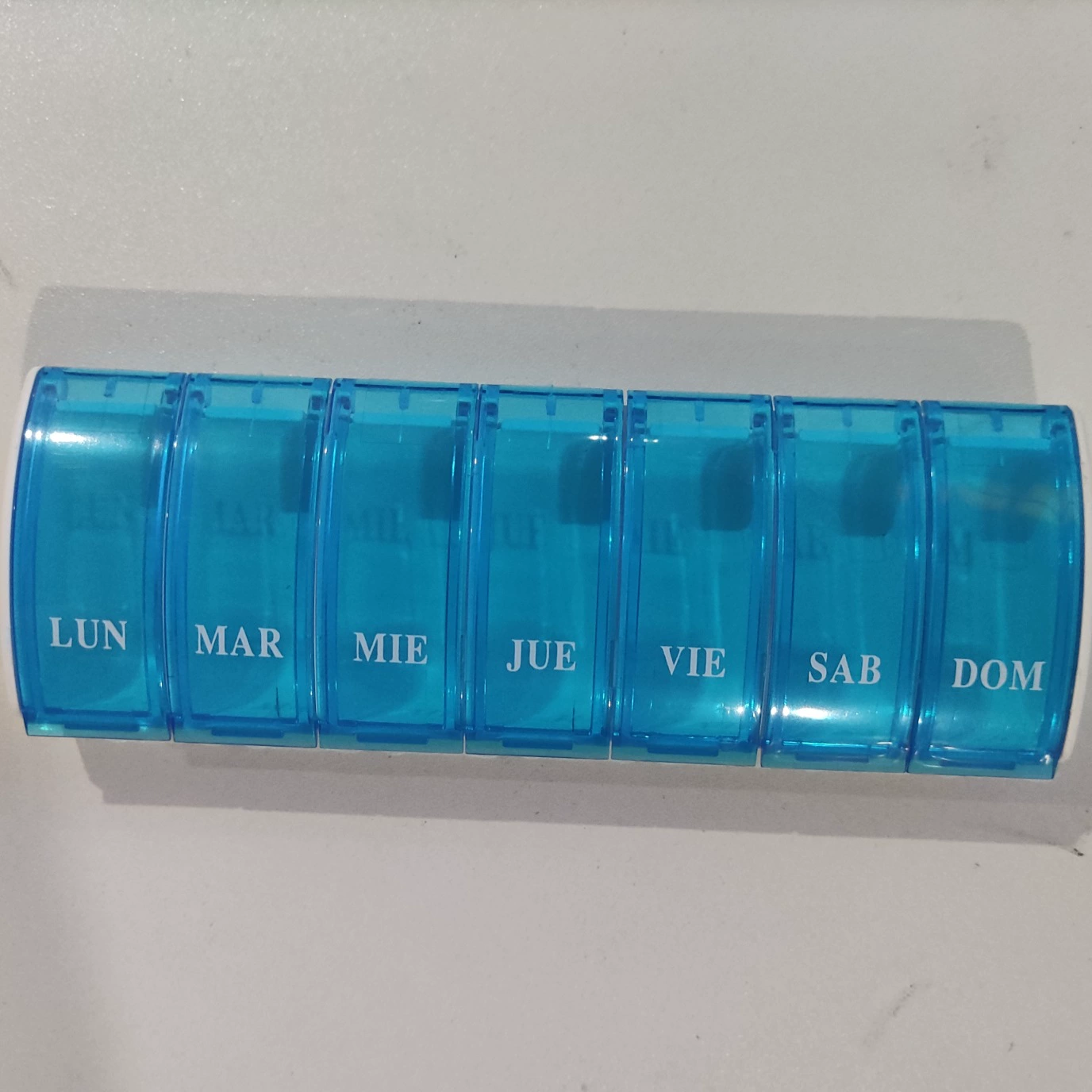 Оптовая торговля фабрикой еженедельная аптечка Мини маленькая аптечка 7 дней портативная пластиковая коробка большой емкости