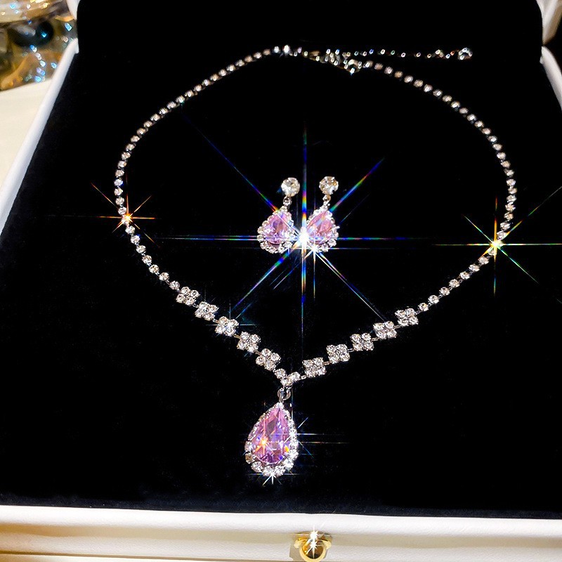 Collar de aretes cuadrados con incrustaciones de diamantes de dos piezas de moda, lujo ligero, collar de alta gama, temperamento exquisito, conjunto de joyas de todo fósforo