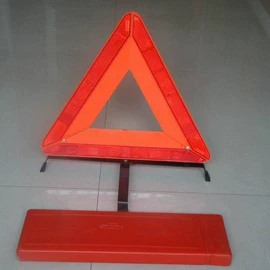 警示牌;安全锤工具;其他车灯