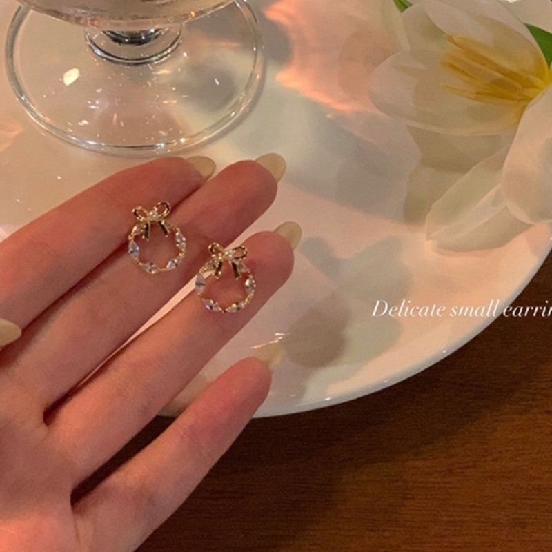 Cute design small sophisticated elegant universal earrings with bow…
