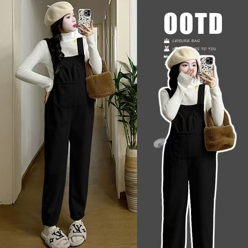 Quần yếm đen + áo len trắng (bộ đồ) / M