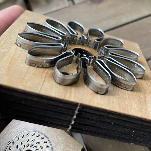 Flower cutting knife mold, handmade DIY leather, car hanging ornaments, creative gifts, finished product 8cm, Japanese knife material