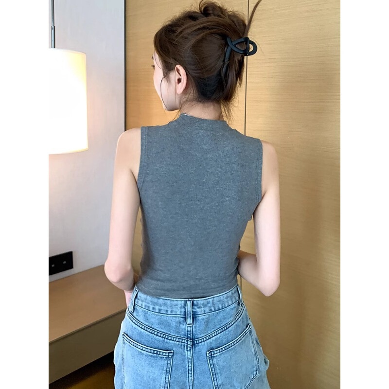 Black knitted camisole for women, summer 2026 new style, with a small high collar, short, cropped, sleeveless, and suitable as a base layer top for women Black knitted camisole for women, summer 2026 new style, with a small high collar, short, cropped, sleeveless, and suitable as a base layer top for women