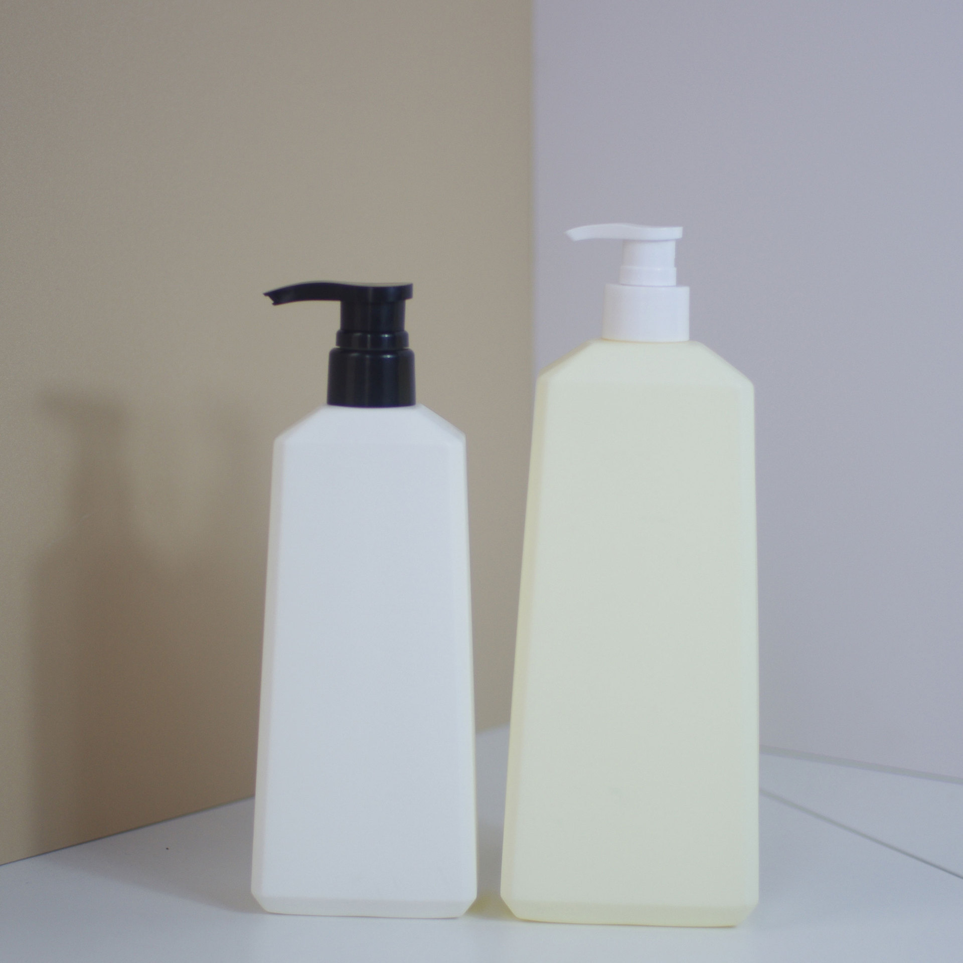 工厂批发HDPE扁瓶500ml身体乳瓶750ml洗发水瓶沐浴露空瓶HDPE材质