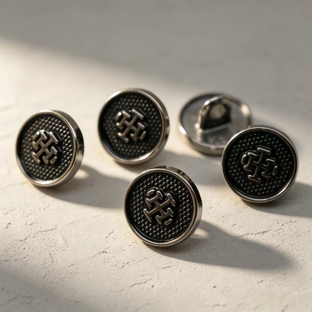 Metal buttons with oil-coated grid pattern, alloy buttons, high-end simple polo shirt, shirt, cardigan, small high-footed buttons