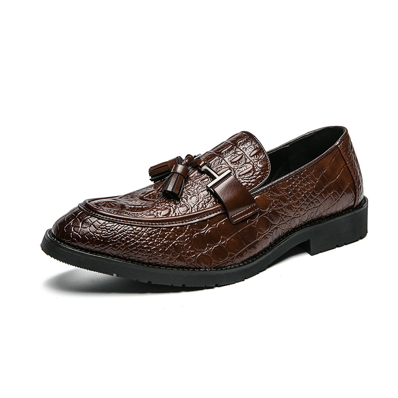Zapatos de cuero mocasines de cuero de cocodrilo de los hombres otoño casual slip-on mocasines estilo británico zapatos de borla personalizados zapatos de los hombres de moda