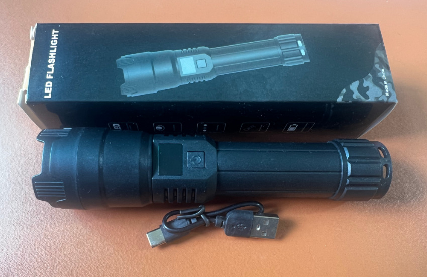 Lintera portátil pequeña luz alta recargable al aire libre super brillante larga duración de la batería de gran capacidad duradera mini hogar