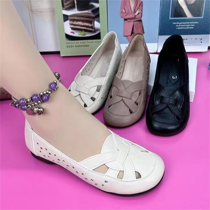 Soft leather sandals, new summer hollow-out women's shoes, breathable single shoes, non-slip perforated leather shoes for middle-aged and elderly mothers Soft leather sandals, new summer hollow-out women's shoes, breathable single shoes, non-slip perforated leather shoes for middle-aged and elderly mothers