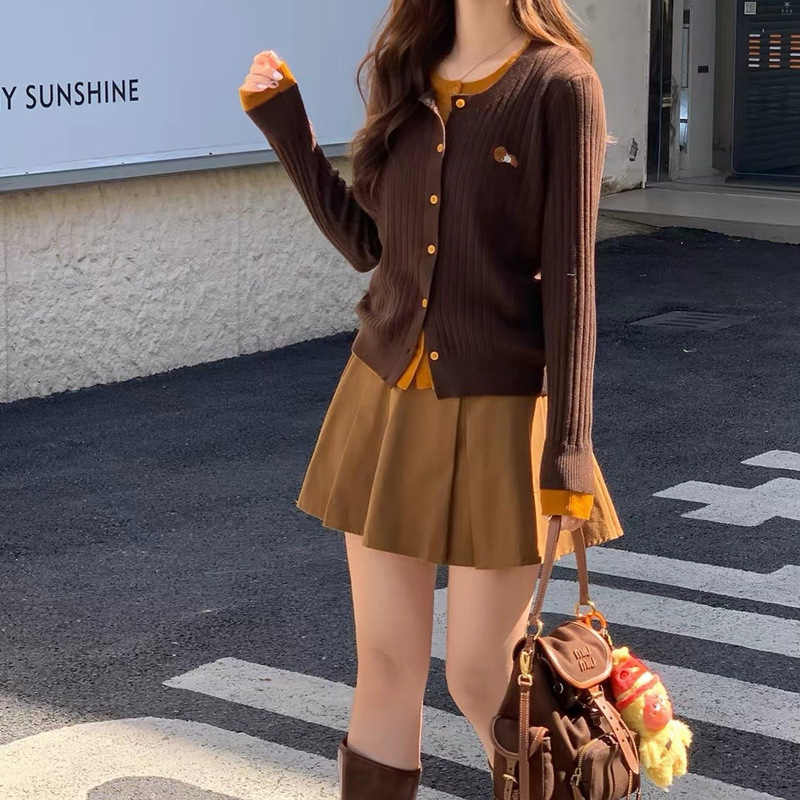 Early Spring New Style Fine-Spun Faux Two-Piece Wool Cardigan for Women, Round Neck Short Inner Top, Fashionable and Age-Reducing Outerwear