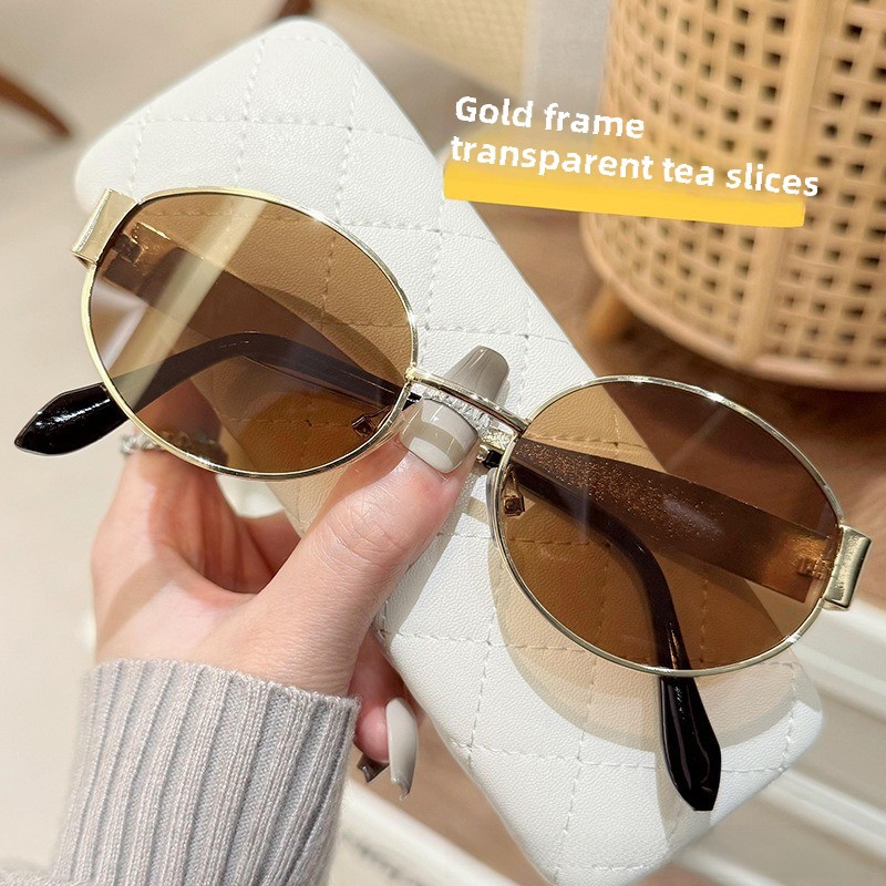 Moda primavera ed estate 2024 Nuovi occhiali da sole alla moda per uomo e donna Internet Celebrity Trendyy Occhiali da sole da guida Modelli esplosivi Vendita diretta in fabbrica all'ingrosso_voghion.com