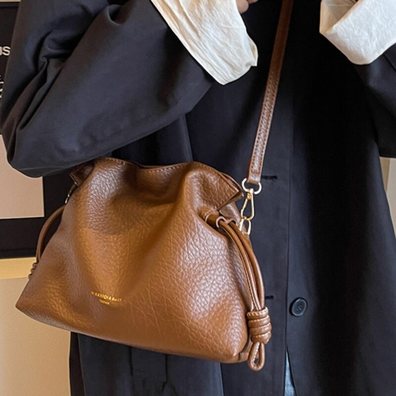 New Retro Fashion Small Bag Women's New Autumn and Winter Pleated Cloud Bag Niche Texturized Crossbody Bucket Bag
