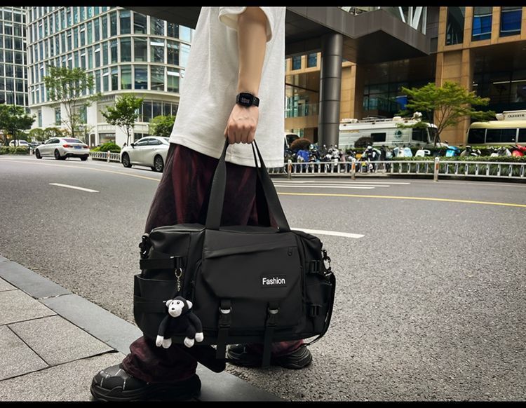 Travel bag with wet/dry separation, large capacity