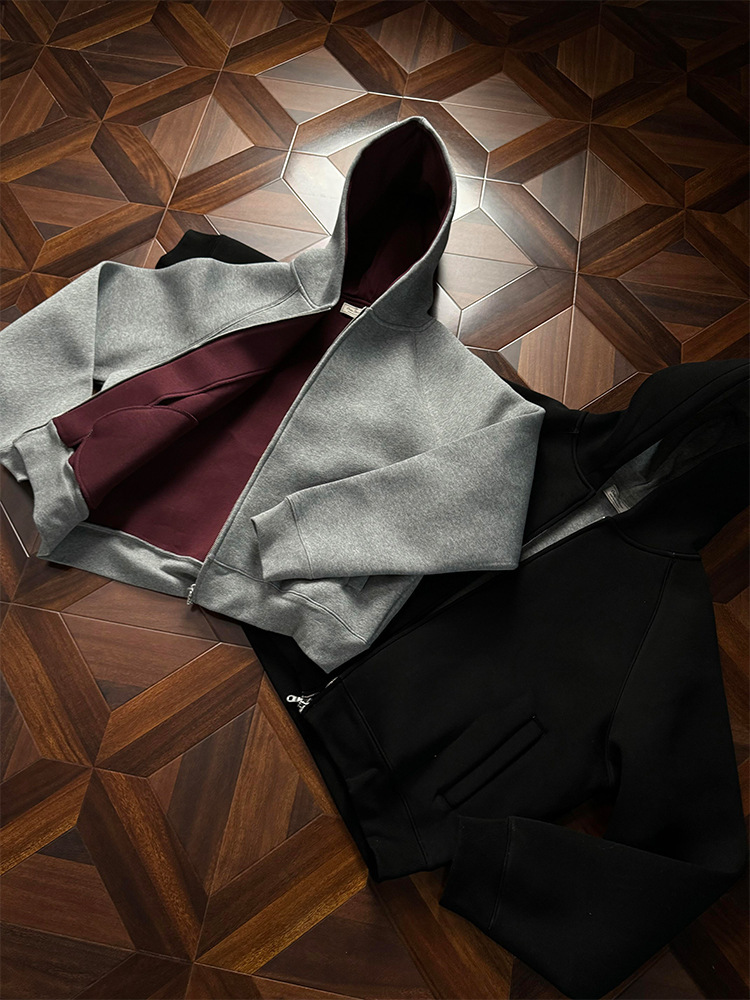 Kurzes Kapuzensweatshirt mit Luftpolsterung für Herren, innenliegende Strickjacke in Kaiserrot_voghion.com