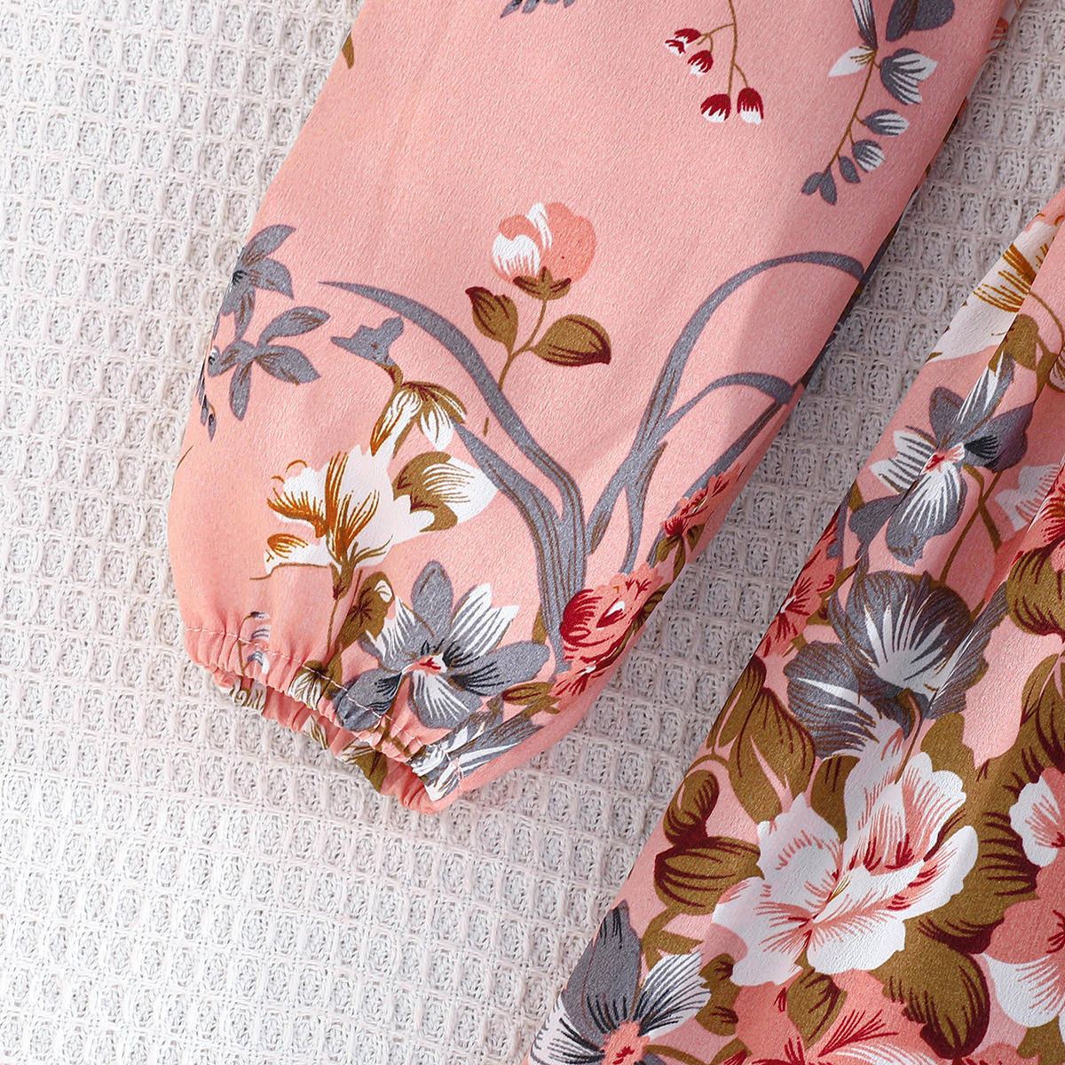 2024 Sommer neues zweiteiliges Set mit Blumendruck für Mädchen und Kinder mit langen Ärmeln und Gürtel_voghion.com