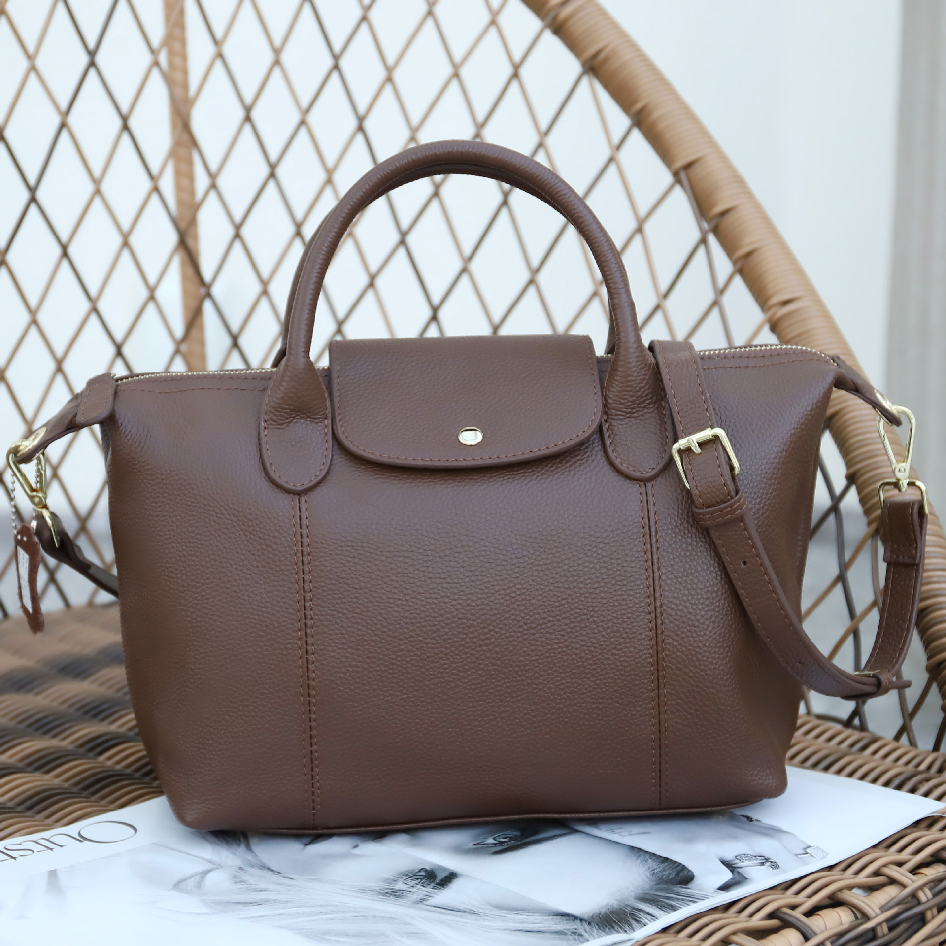 Nueva primera capa de piel de vaca de cuero de las mujeres de gran capacidad textura portátil simple todo-Partido de fábrica al por mayor bolsa de Boston