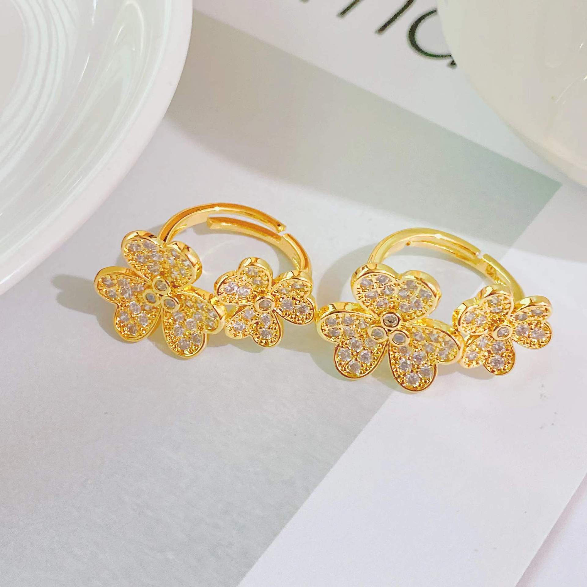 European And American Fashion Trend Ring 18k Gold Plated With Zircon Four-leaf Clover Ring display picture 2