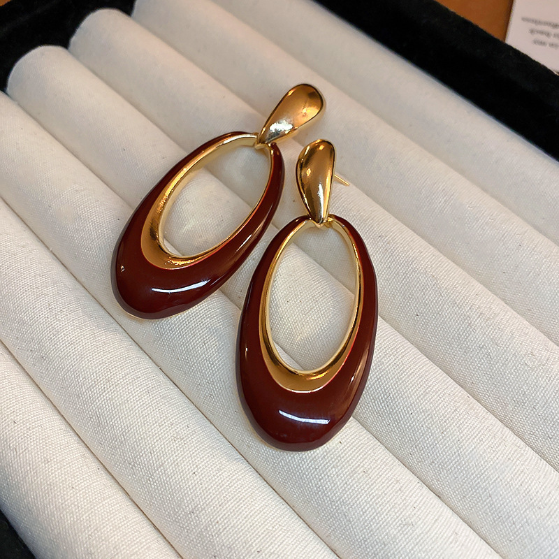 Pendientes de perlas de aceite con goteo de aguja de plata Pendientes de todo fósforo de moda, lujo ligero, joyería retro de alta gama al por mayor, fabricante de Yiwu