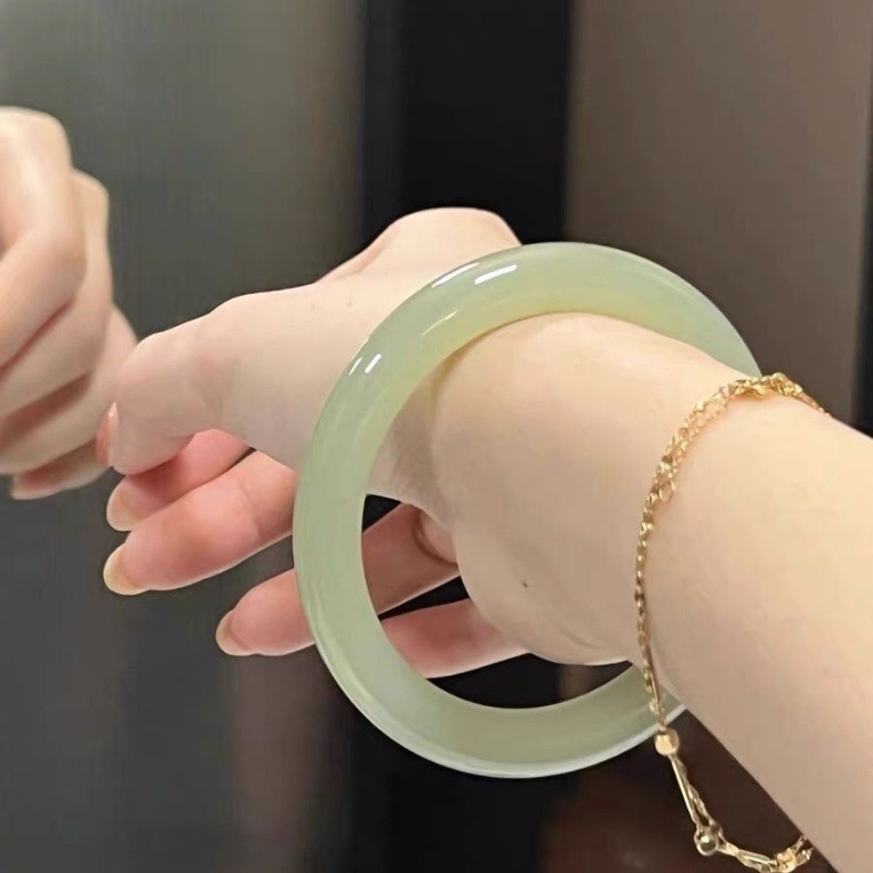 Vòng tay ngọc bích Tân Cương Hetian băng trong xanh trắng cao cấp chi tiết 5