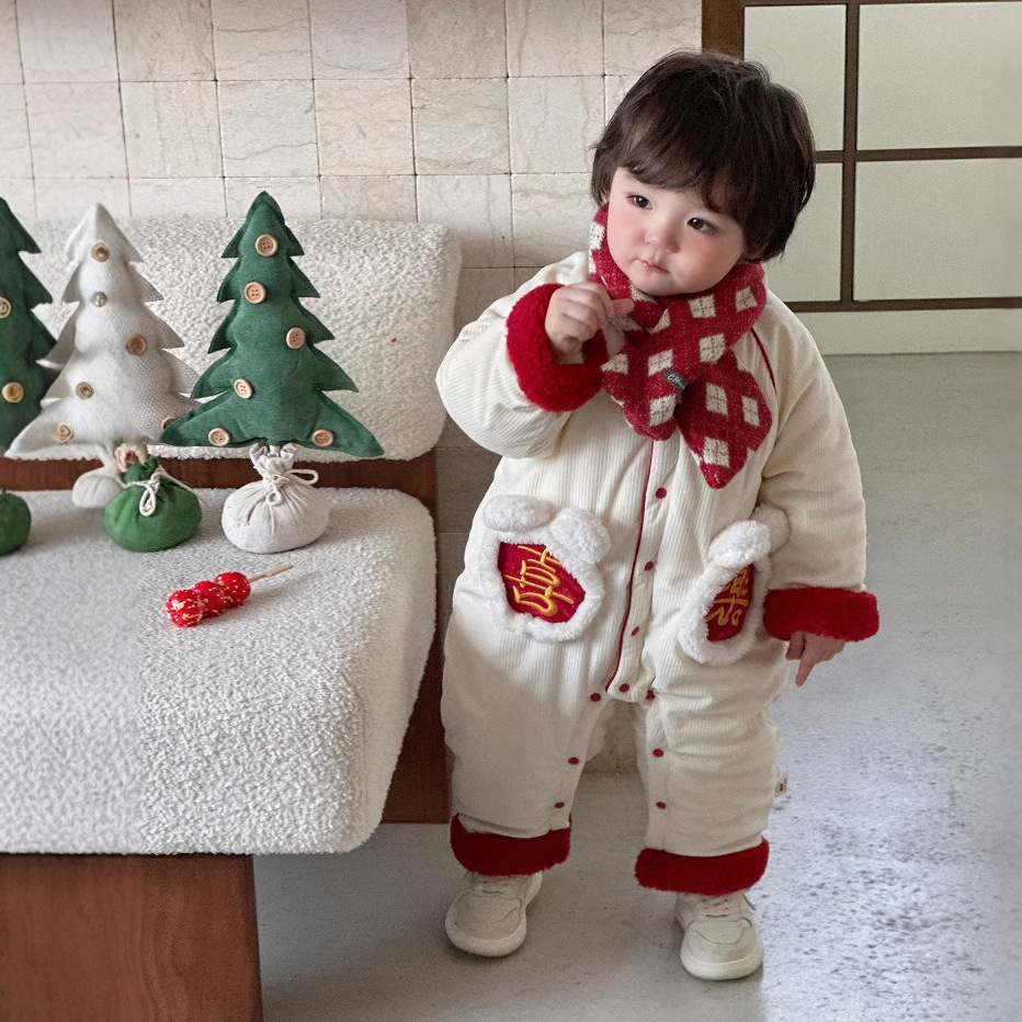 Invierno 2025 Manga larga engrosada estilo occidental gatee para bebé estilo chino bebé hombre de una pieza abrigo de algodón cálido engrosado