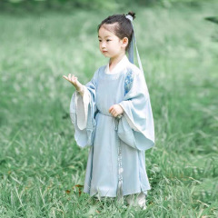 子供の漢服の男の子のスーツの古風で格好いいです。