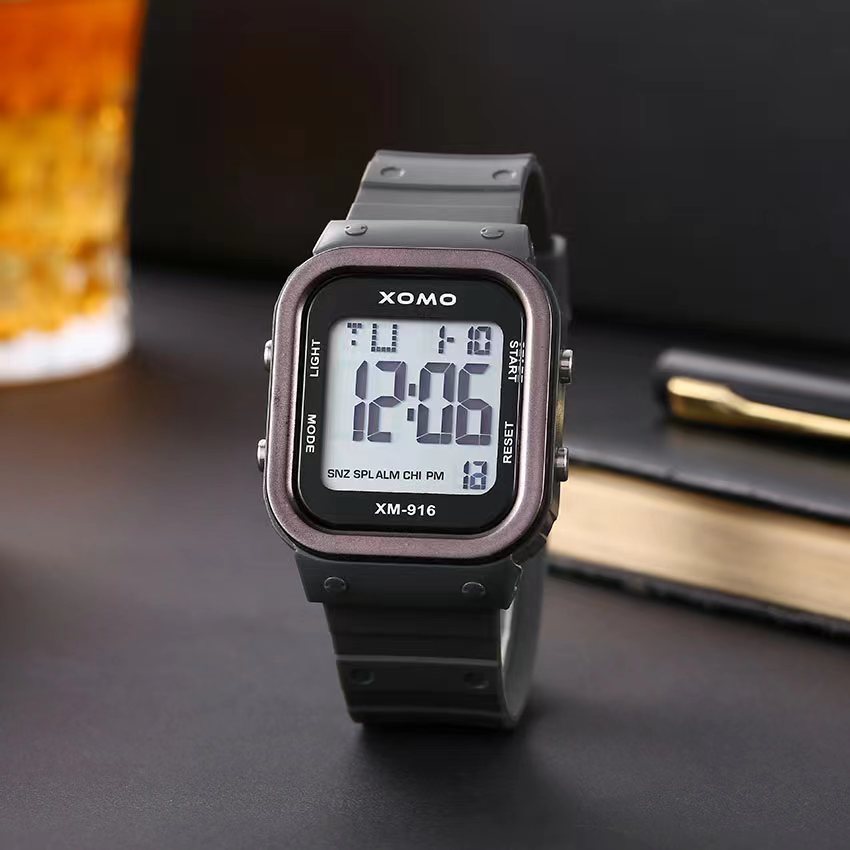 Reloj cuadrado popular en línea para hombres reloj deportivo para niñas en Harajuku estilo coreano simple moda retro reloj electrónico