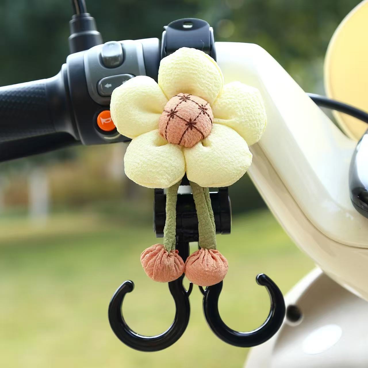 Electric Vehicle Hook, a Multifunctional Heavy-Duty Rotating Dual Hook for Electric Vehicles