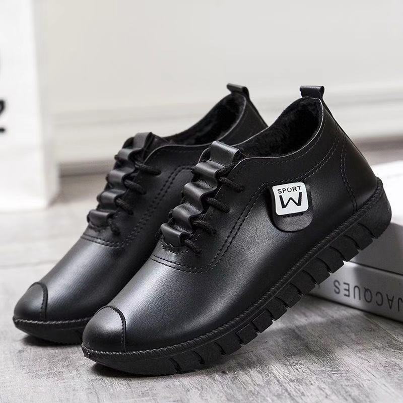 Fall 2023 Women's shoes PU old Beijing shoes round toe non-slip soft bottom mother shoes women's short boots one-piece delivery Fall 2023 Women's shoes PU old Beijing shoes round toe non-slip soft bottom mother shoes women's short boots one-piece delivery