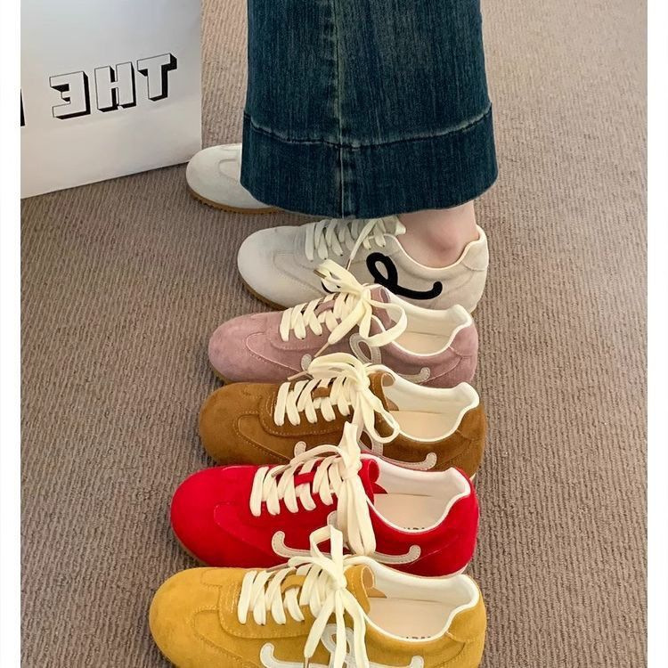 Zapatos de entrenamiento de cuero amarillo para mujeres 2025 primavera y otoño nuevos zapatos de mujer explosivos zapatos de skate casuales transpirables