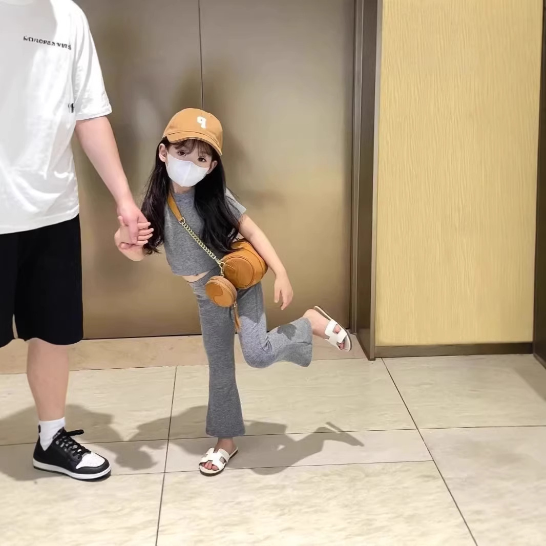 Summer stylish flared pants and short-sleeved sets for girls, baby clothes, trendy Korean style for little girls.