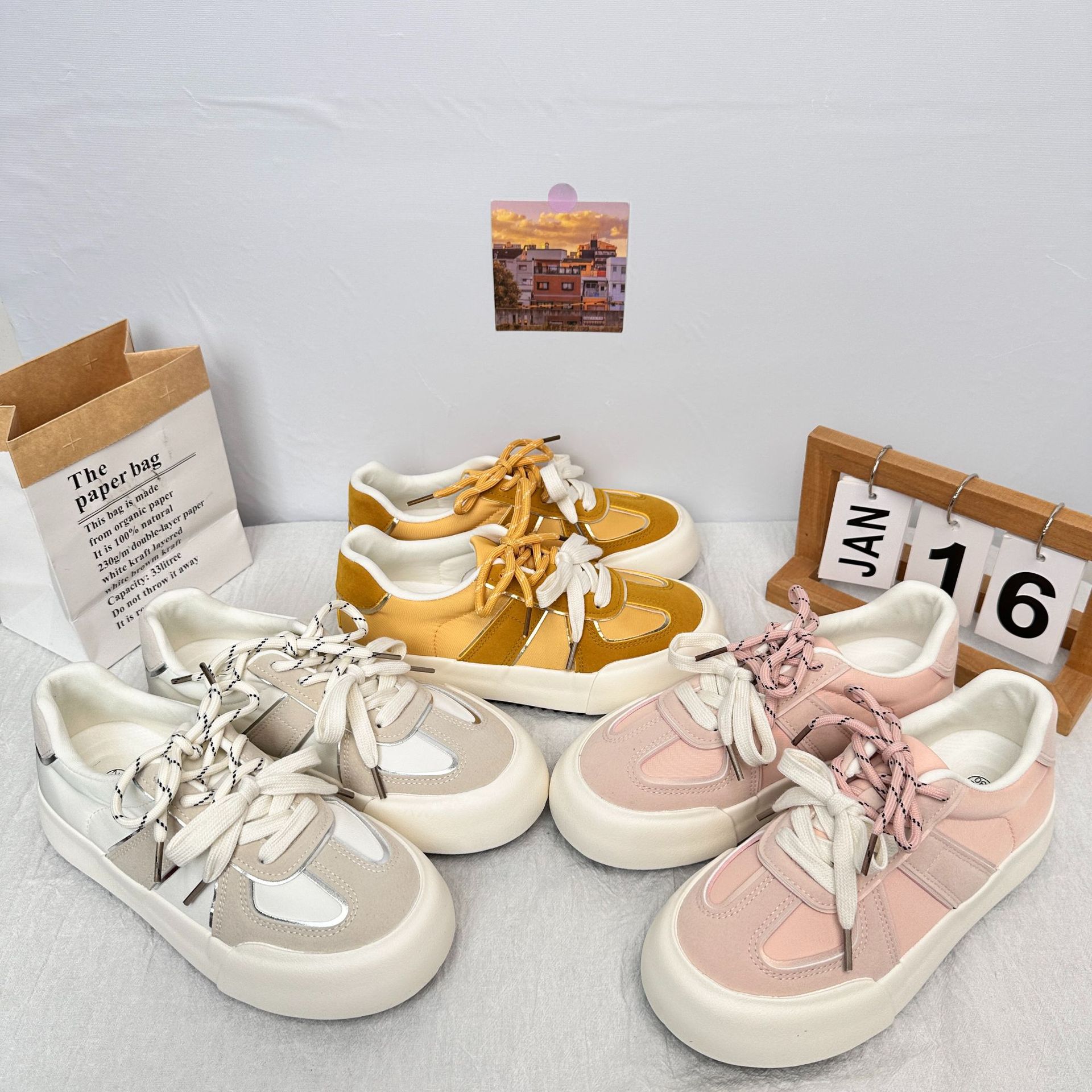 6632 plantillas de látex zapatos de entrenamiento alemanes de suela gruesa zapatos de pan femeninos feos y lindos 2025 nuevos zapatos de primavera de punta redonda zapatos blancos image 1