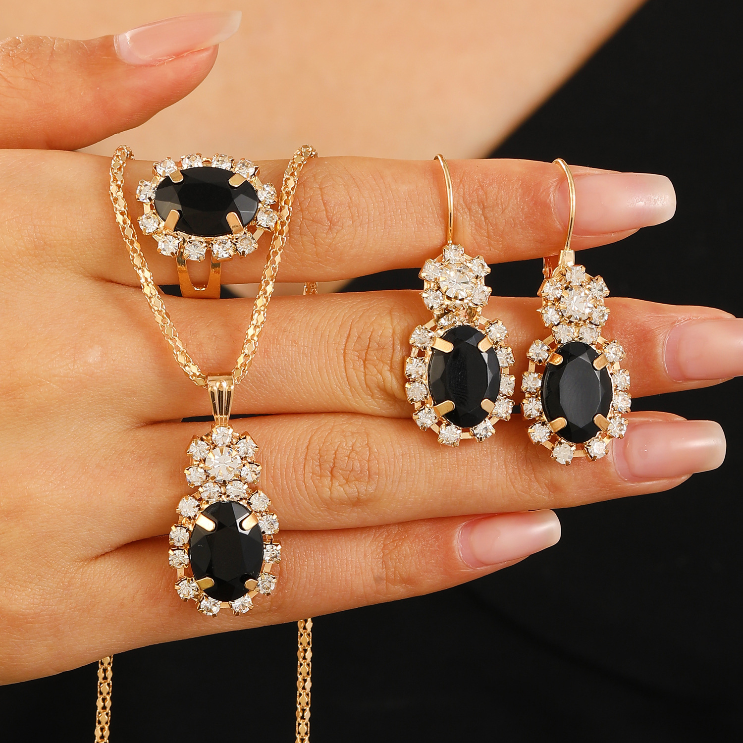 Europeo y americano personalizado amor rhinestone collar pendientes anillo traje brillante joyería nupcial fábrica al por mayor conjunto de tres piezas