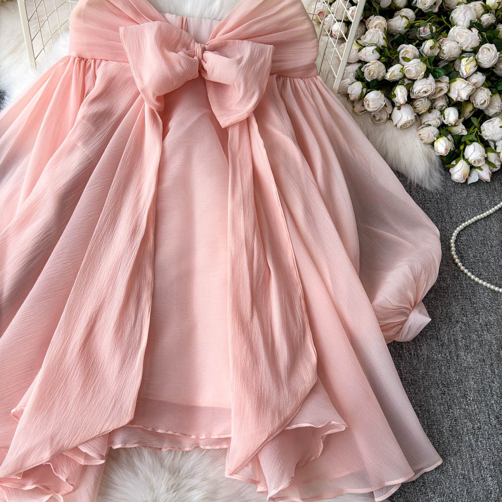 Camicetta elegante da donna con maniche a puff e dettagli floreali_voghion.com