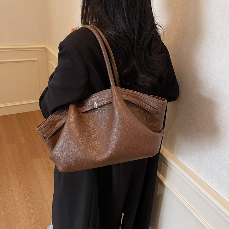クロスボーダー新作脇下バッグ、雲型バッグ、女性用高級感プリーツファッション、ニッチなハンドバッグ、質感のある脇下バッグ|undefined