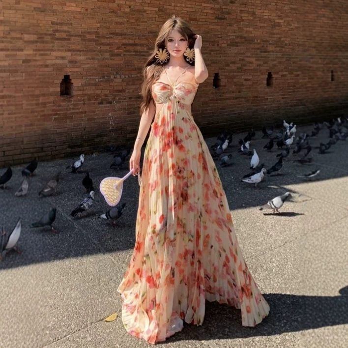 French-Style Pure Desire Floral Halter Neck Dress for Women, Elegant and Slimming, Pleated Long Dress for Seaside Vacation