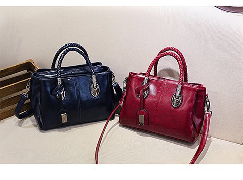European and American retro women's bag trend, new cross-border hand-held shoulder crossbody bag made of oil wax leather for export, one piece, global consignment undefined