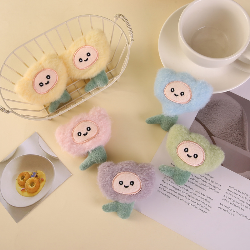 Autumn and winter cute plush tulip brooch accessories cartoon smiley face flower hair accessories clothing pendant wholesale Autumn and winter cute plush tulip brooch accessories cartoon smiley face flower hair accessories clothing pendant wholesale