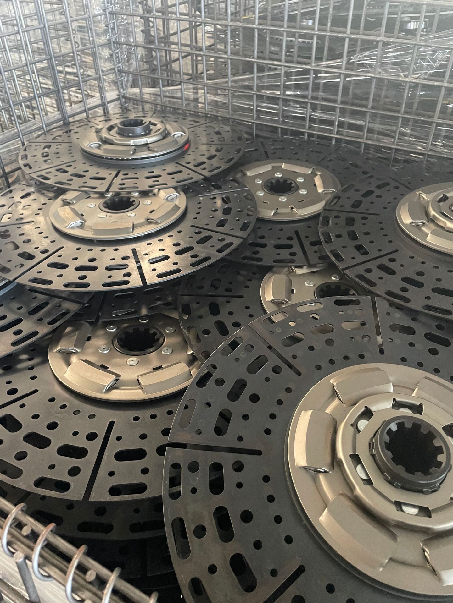 Asbestos-free 430 clutch plates, compatible with Cummins, Weichai, Yuchai, Tianlong, and Shaanqi DeLong engines, directly from the factory