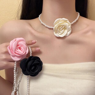French Retro Pearl Flower Sweet Geometric suit Necklace Temperament Clavicle Chain Commuter Chanel Style Design Jewelry