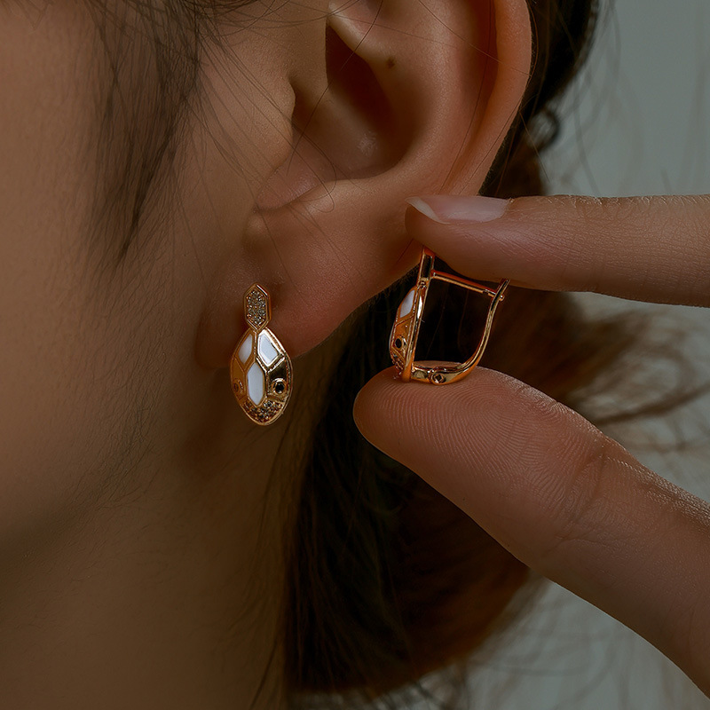 Nuevos pendientes de aro con diseño de tortuga de Xuping, de lujo y estilo nicho, versátiles y a la moda, estilo europeo y americano para mujer.