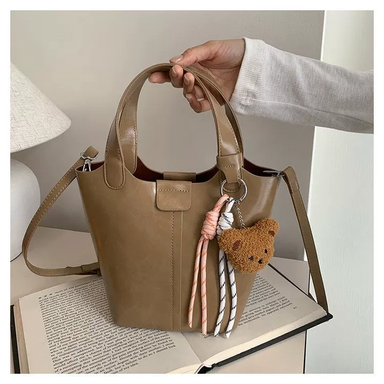 Purse, polyurethane retro shoulder bag for leisure