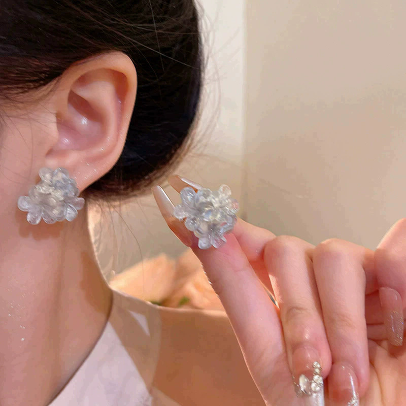 2026 viento falso sensación de atmósfera super inmortal pendientes de flores de malla temperamento suave de chiffon para mujeres pendientes