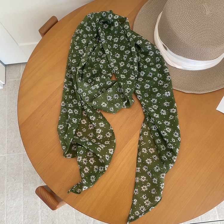 작은 신선한 꽃무늬 녹색