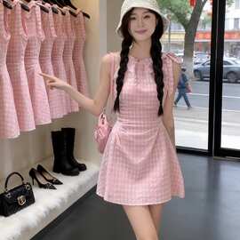 元气少女感粉色撞色格子连衣裙夏季新款小个子收腰蝴蝶结露背短裙