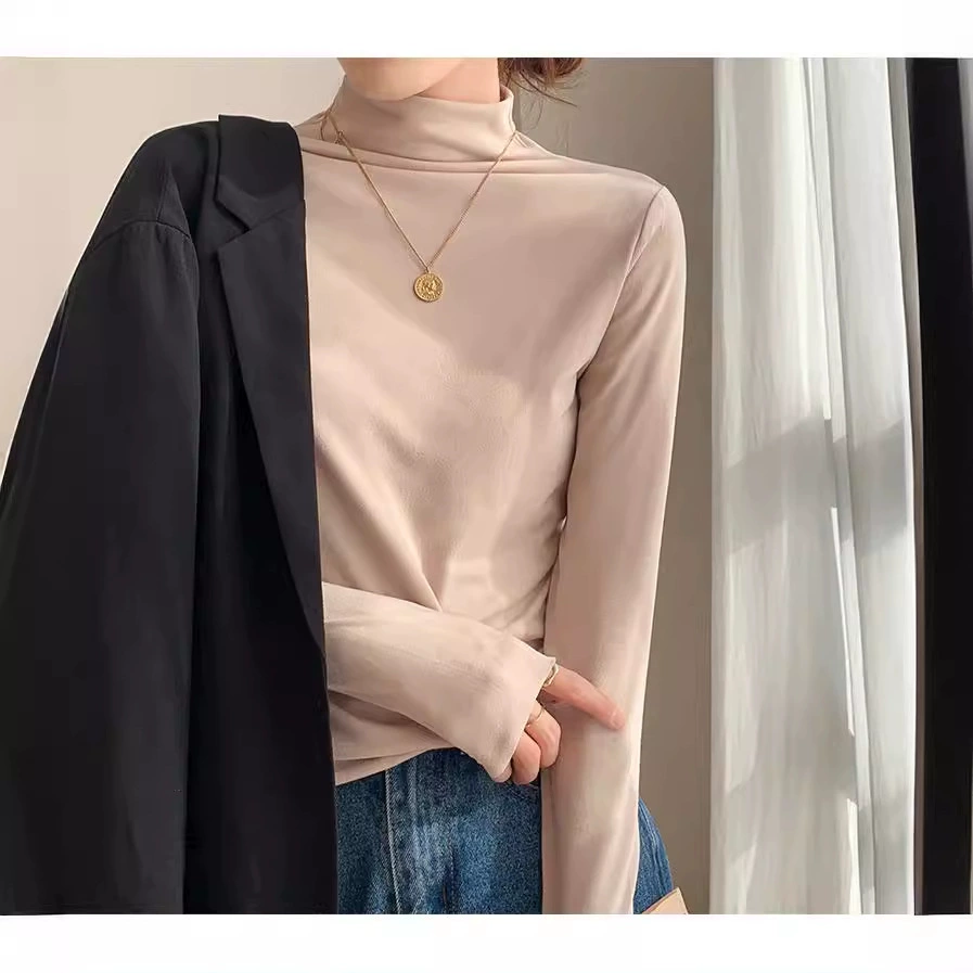 Швейная фабрика Гуанчжоу предпринимает двустороннюю бархатную обработку базовой рубашки с воротником с половинным высоким воротником по индивидуальному заказу с четырьмя иглами и шестью линиями