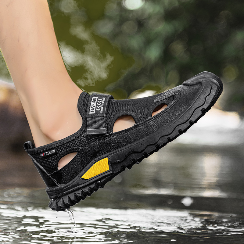 Zapatos de hombre tendencia de verano para usar sandalias casuales con suela suave vaciado zapatos de playa al por mayor